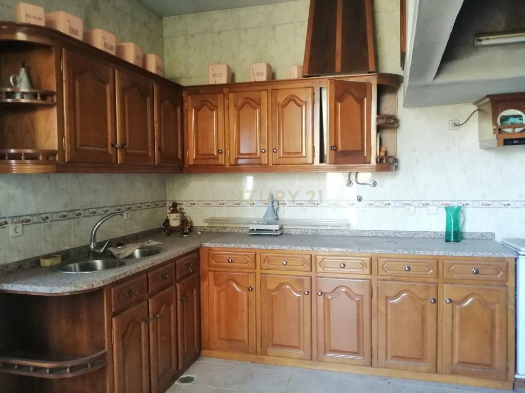 Quinta para Recuperar em Cambres, Lamego com Vista Campestre - Image 9