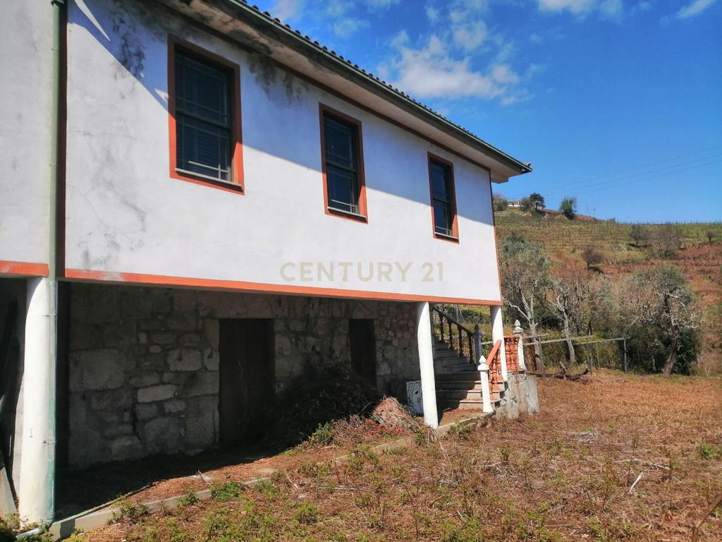 Quinta para Recuperar em Cambres, Lamego com Vista Campestre - Image 2
