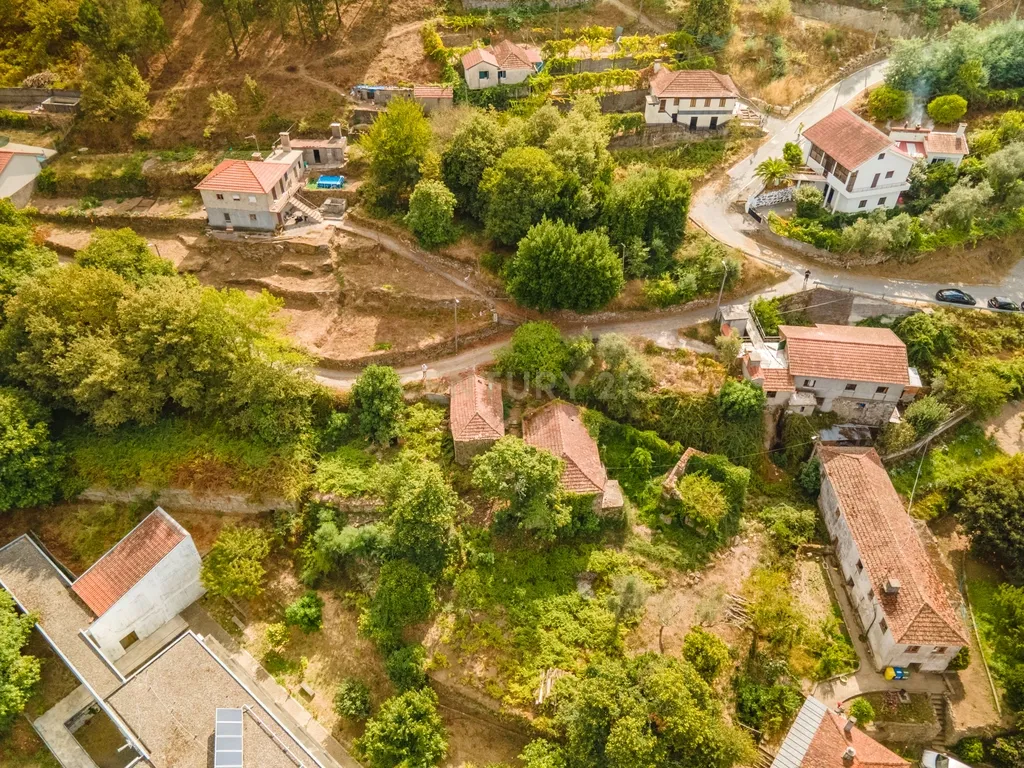 Moradias para Recuperar em S. Cristóvão de Nogueira, Cinfães - Image 9