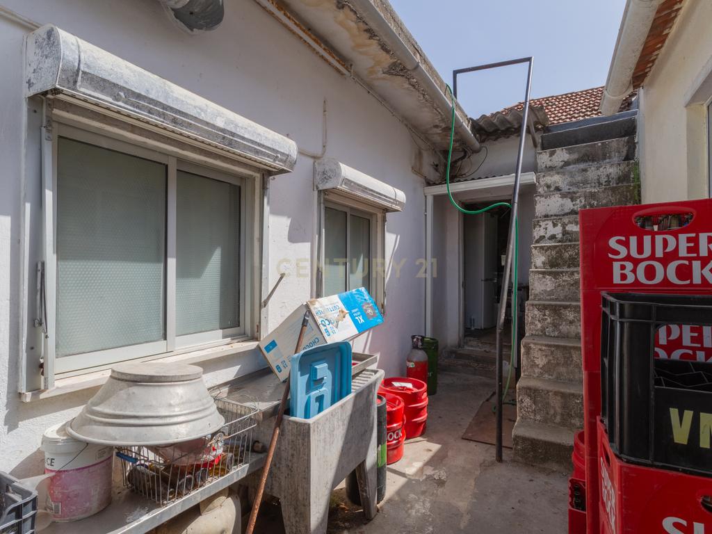 Oportunidade Única em Santo António da Caparica - Image 29