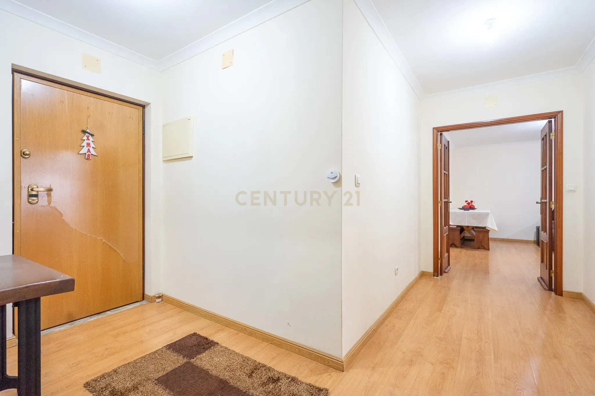 Ótimo Apartamento T3 com boas áreas, lugar de estacionamento, varandas, lareira fechada, cozinha semi equipada. - Image 10