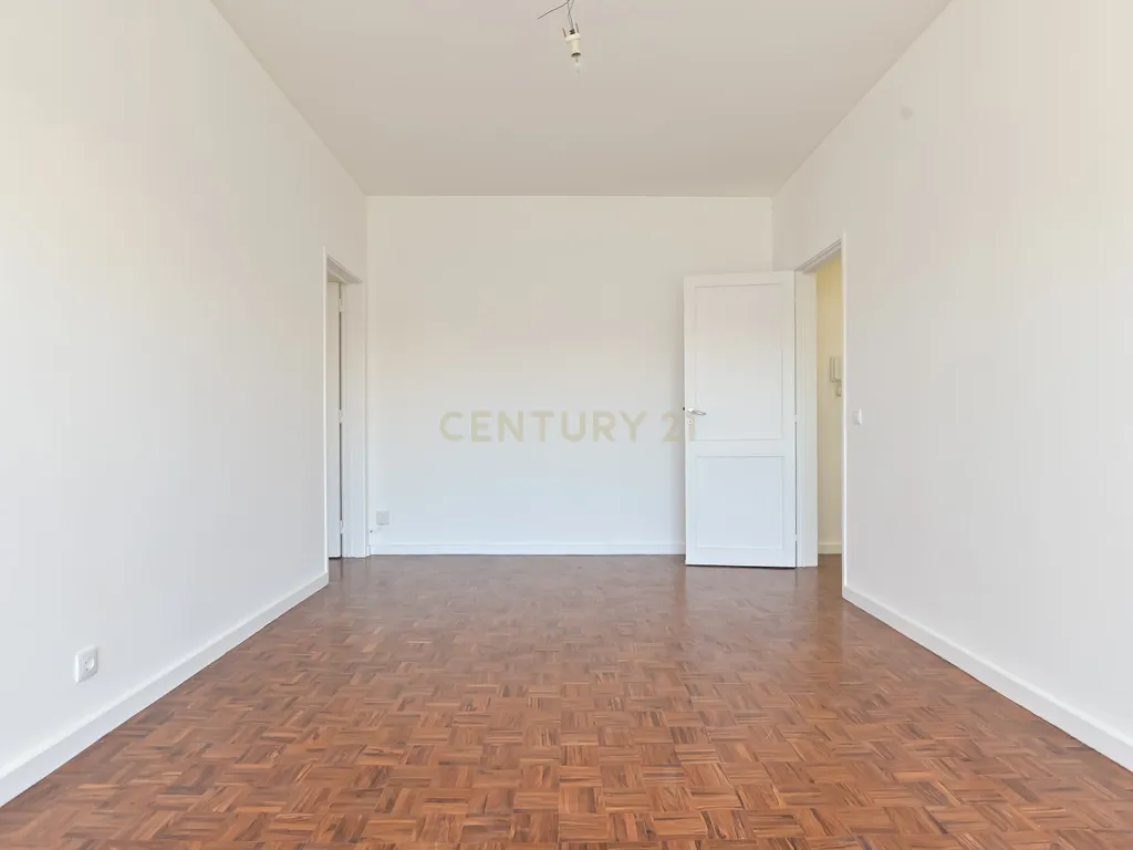 * RESERVADO * Apartamento T2 renovado para arrendamento em São Domingos de Benfica, Lisboa - Image 18