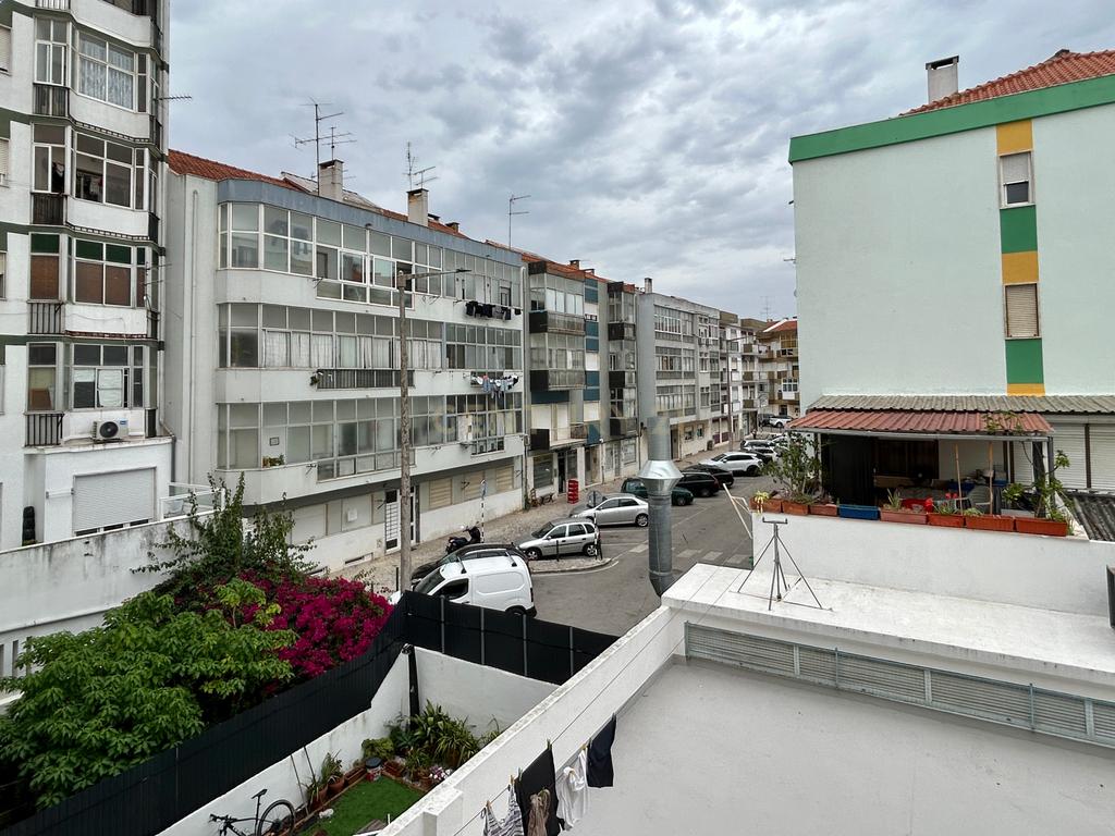 Apartamento T3 na avenida principal de Corroios - Oportunidade Única! - Image 16