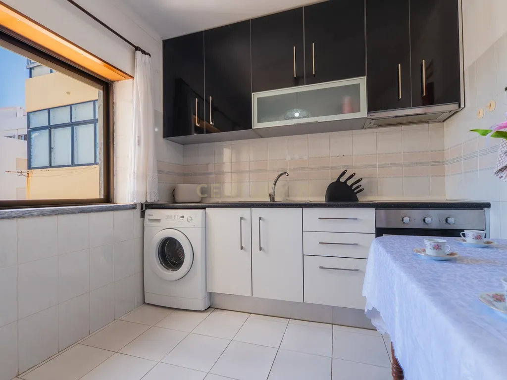T2 com lugar de garagem, Vista Mar e Vista Rio na Praia da Rocha - Image 12