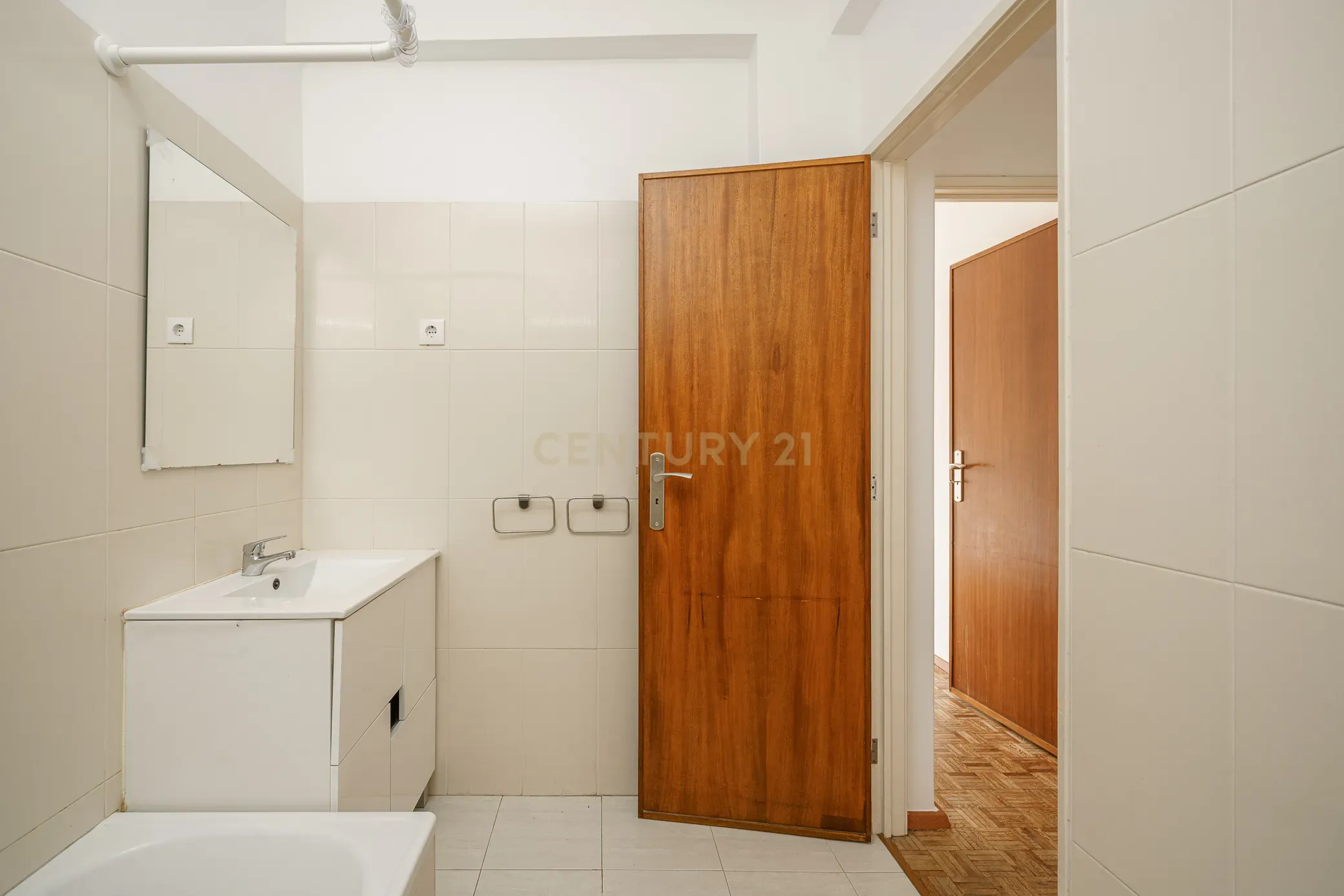 T3 Remodelado no Centro de Setúbal- Campo dos Arcos - Image 11