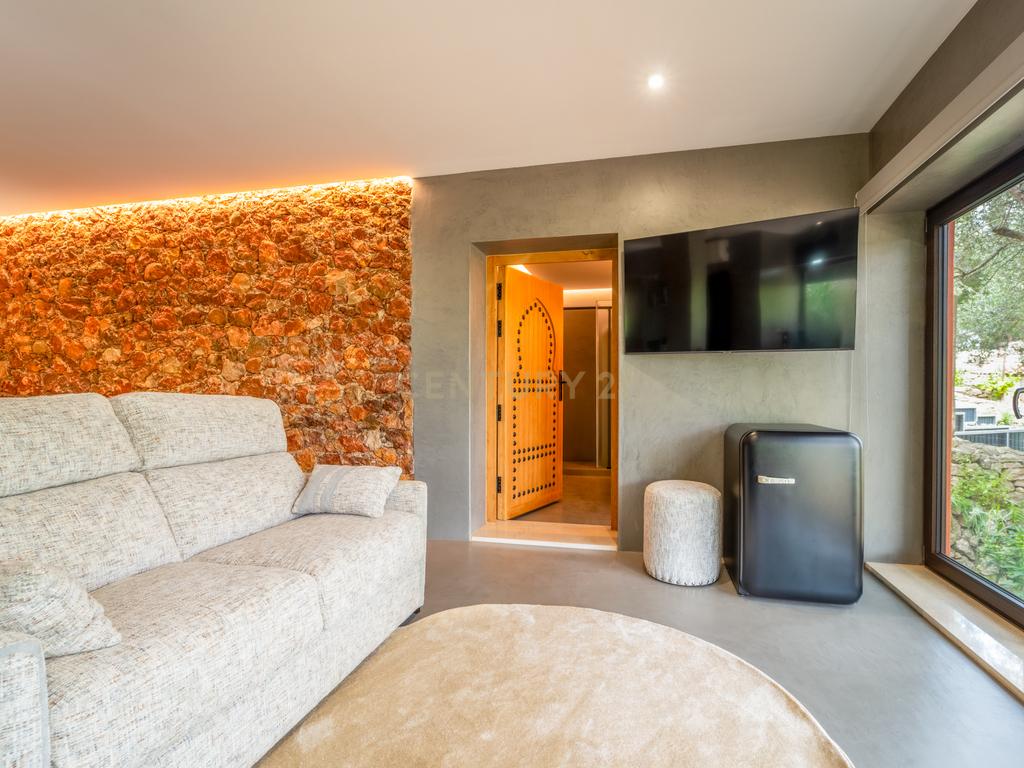 Propriedade com três habitações, piscina aquecida e sauna, num terreno de 10.000 m² - Image 73