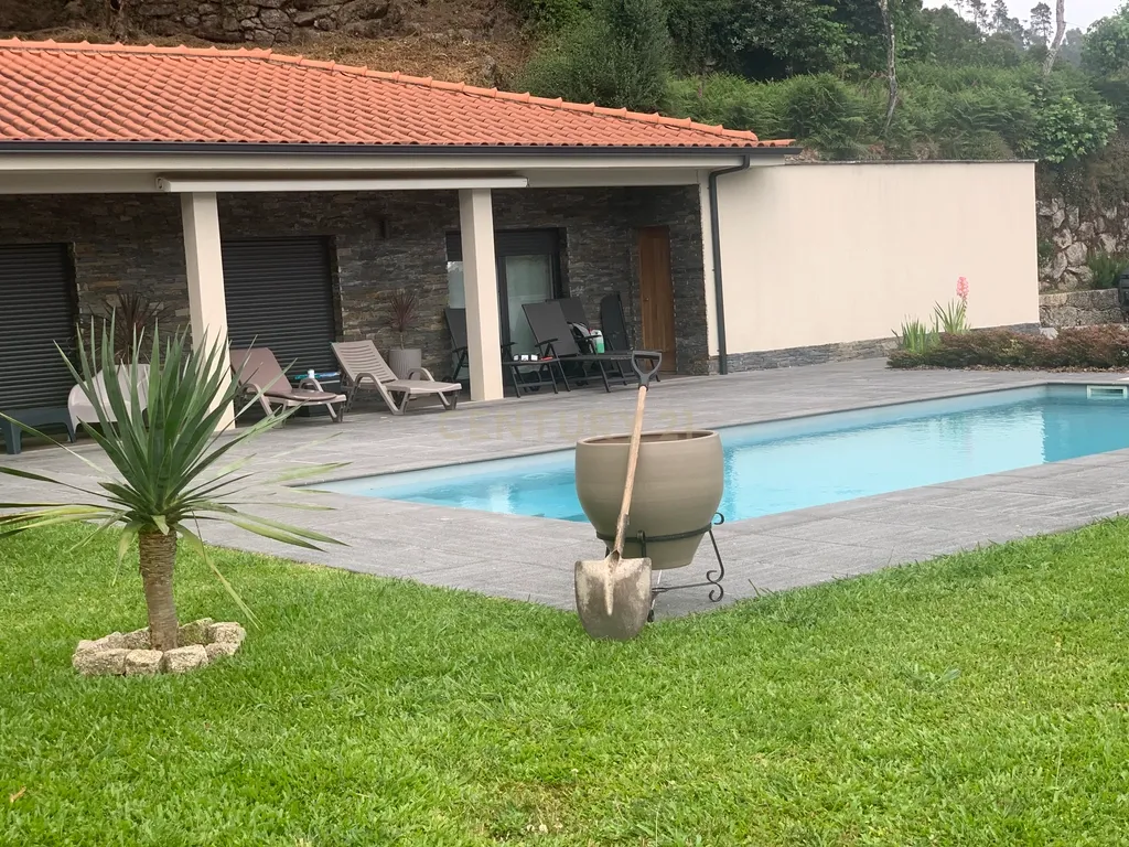 Moradia Térrea com Piscina | Braga - Gerês - Image 13
