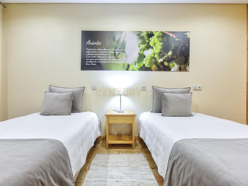 Propriedade T8 com Jardins, Lago e Potencial Alojamento - Localização Premium - Image 34