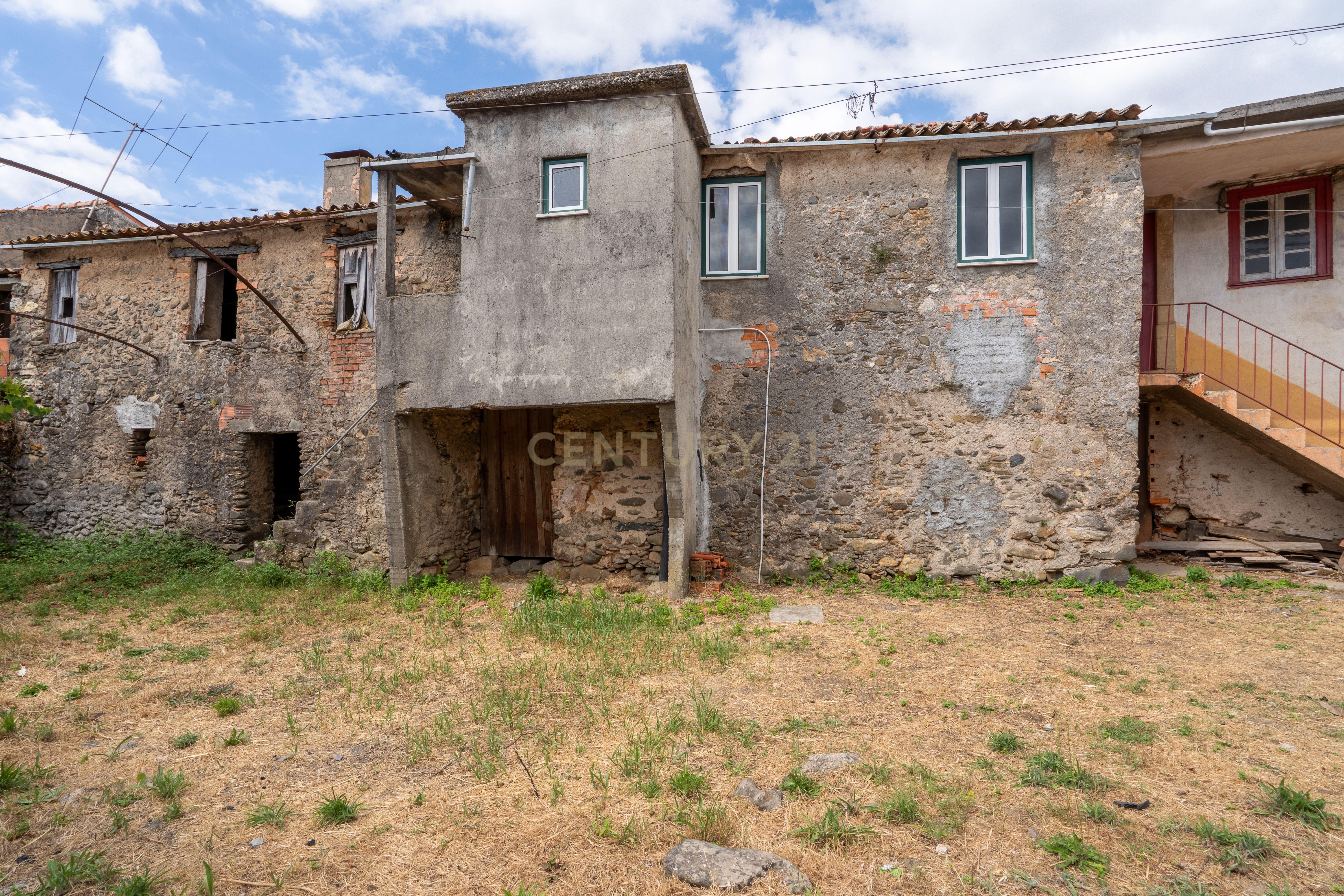 Fotografia 10 de Casa Antiga para Recuperar em Miranda do Corvo, Coimbra
