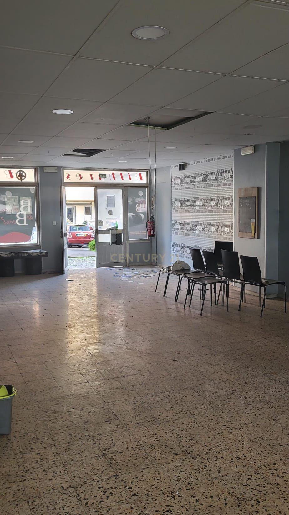 Fotografia 4 de Loja à venda em Venteira, Amadora - 87.75m² por 150.000€