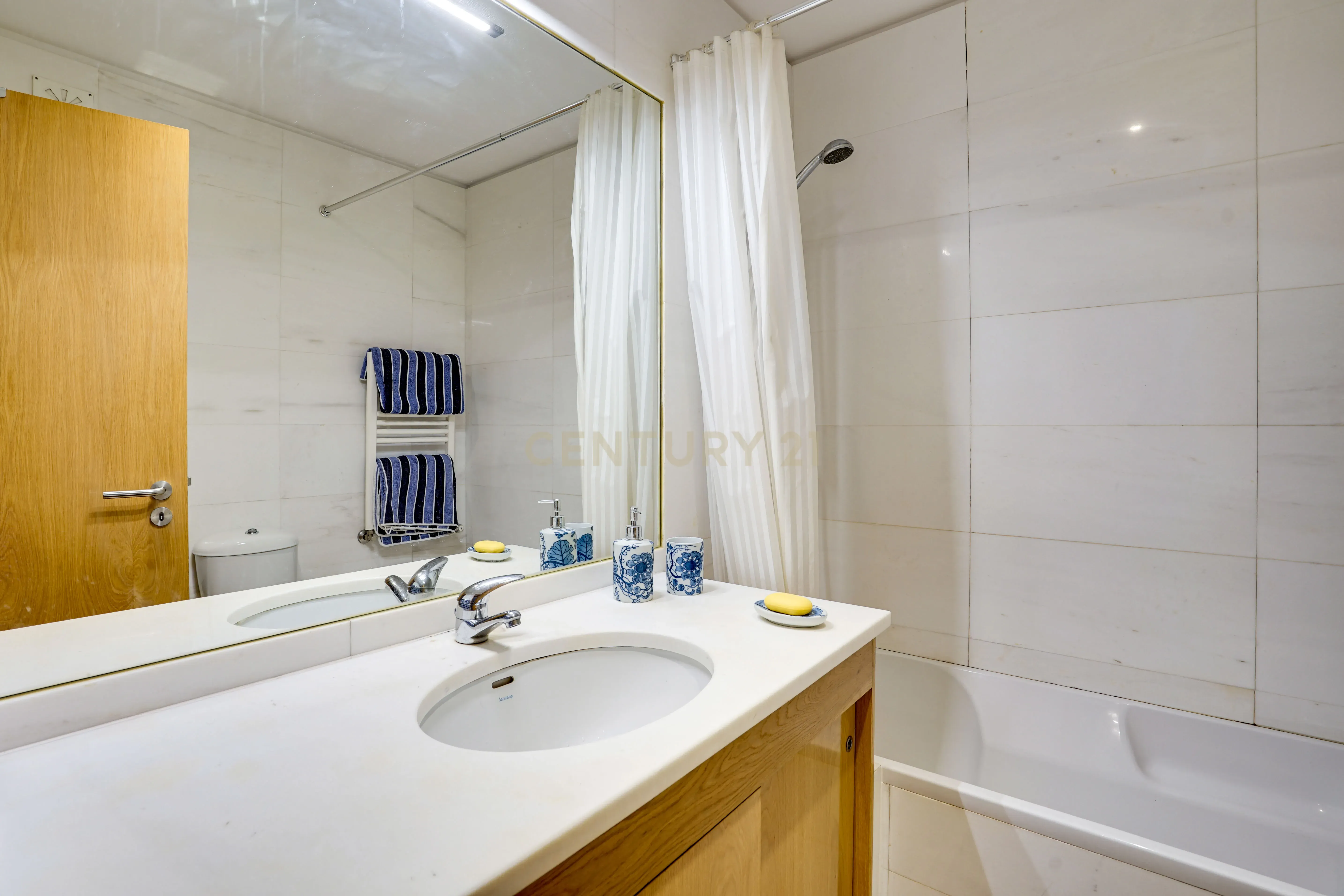 Apartamento T3 com Vista Panorâmica para o rio no Parque das Nações - Image 28