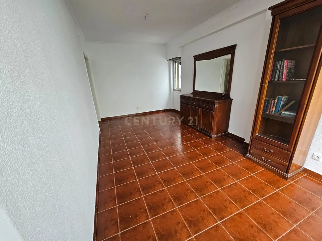 𝗔𝗽𝗮𝗿𝘁𝗮𝗺𝗲𝗻𝘁𝗼 𝗧𝟮 à 𝘃𝗲𝗻𝗱𝗮 𝗻𝗮 𝗗𝗮𝗺𝗮𝗶𝗮 – 𝟲𝟴𝗺𝟮 𝗰𝗼𝗺 𝘃𝗮𝗿𝗮𝗻𝗱𝗮𝘀 - Image 3