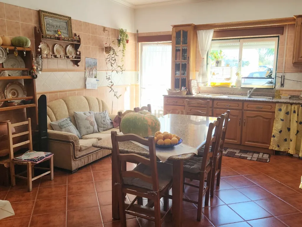 T4 em Alcains| Espaço, Localização e Funcionalidade - Image 2