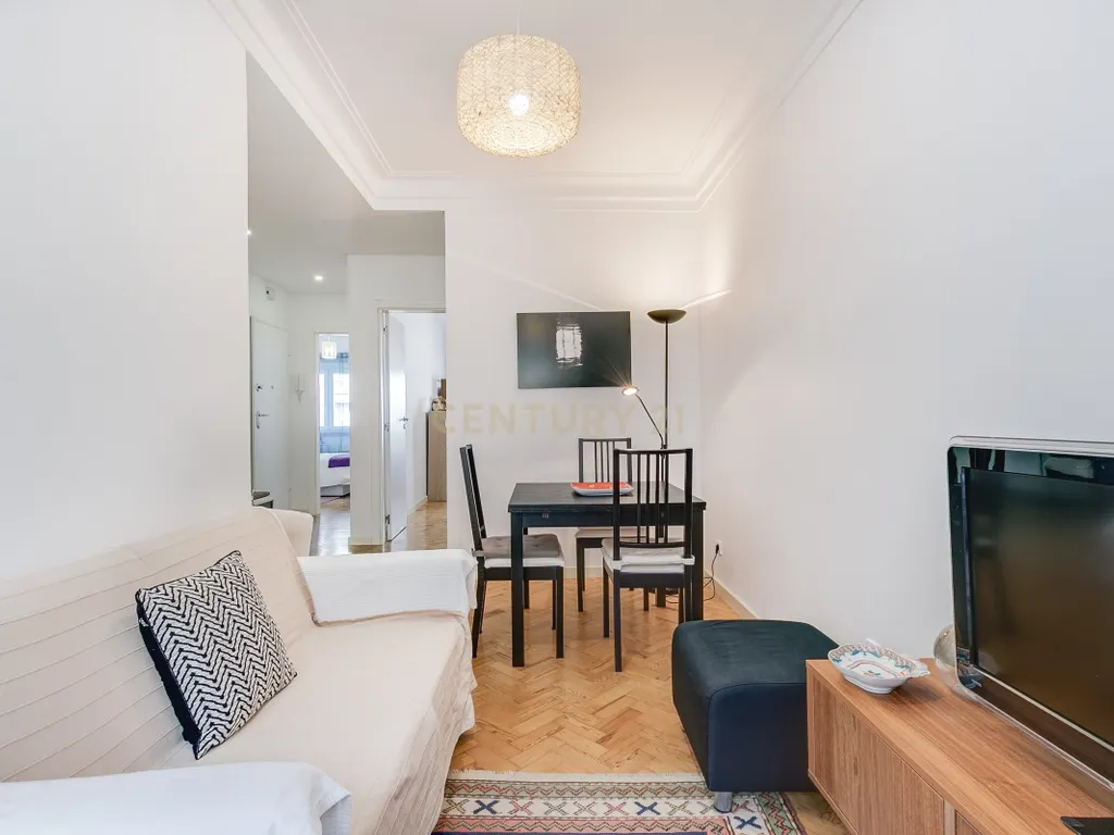 Apartamento T2 em Arroios - Image 1
