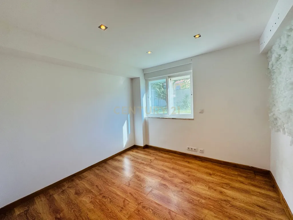 APARTAMENTO T3 REMODELADO NA ENCARNAÇÃO - Image 3