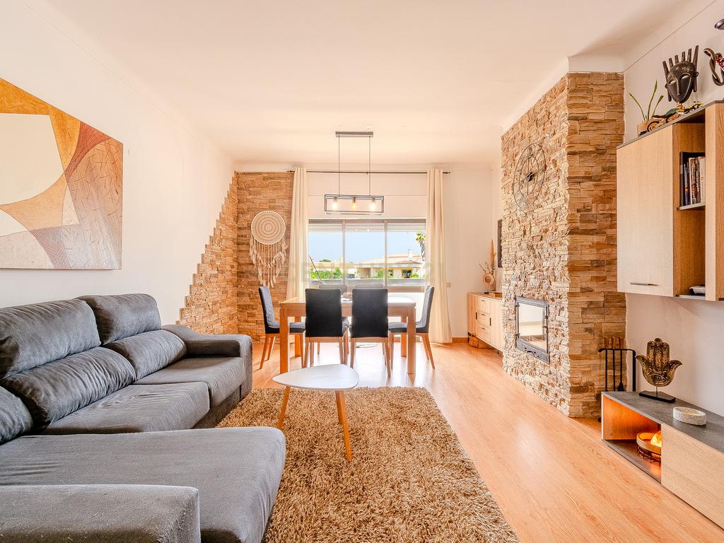 Apartamento T2 de 105m2 com Varanda e Vista Campo – Páteo, Albufeira - Image 2