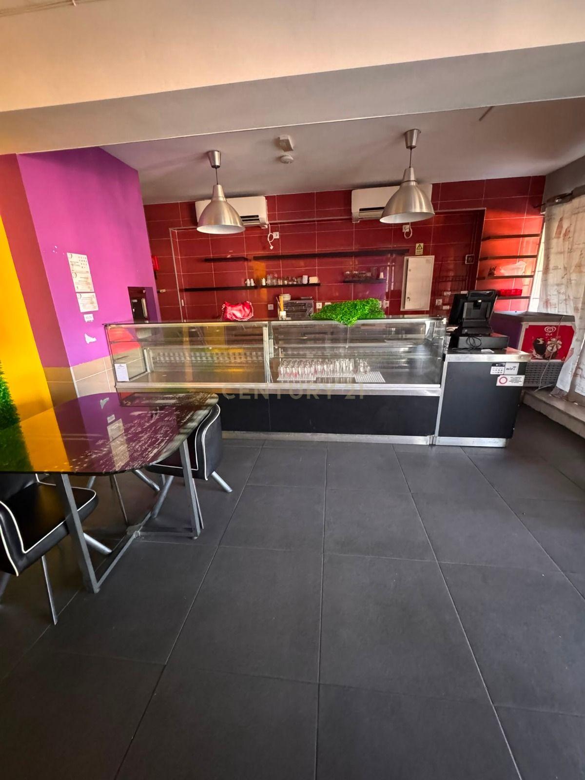Fotografia 3 de Arrendamento de Café Totalmente Equipado – Excelente Localização na Camarinha, Setúbal
