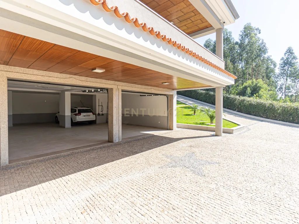 Fantástica moradia T4 de Luxo com piscina em Valongo - Image 36