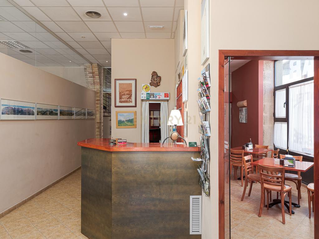 Hotel Moderno em Aragón com 25 Quartos e Vista Panorâmica - Image 33