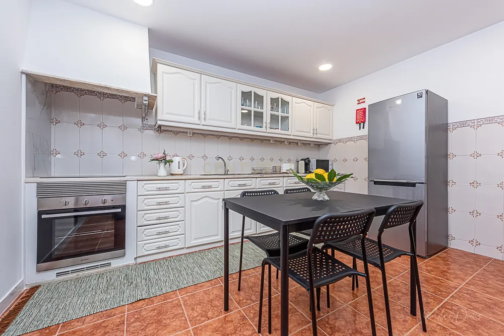 Alojamento Estudantil LÁ-SALETTE ( quarto Melro Azul 11m2 ) - Image 9
