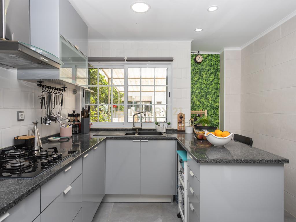Moradia T3 Renovada com Painéis Solares, Ar Condicionado e 2 Logradouros | Manteigadas - Setúbal - Image 9