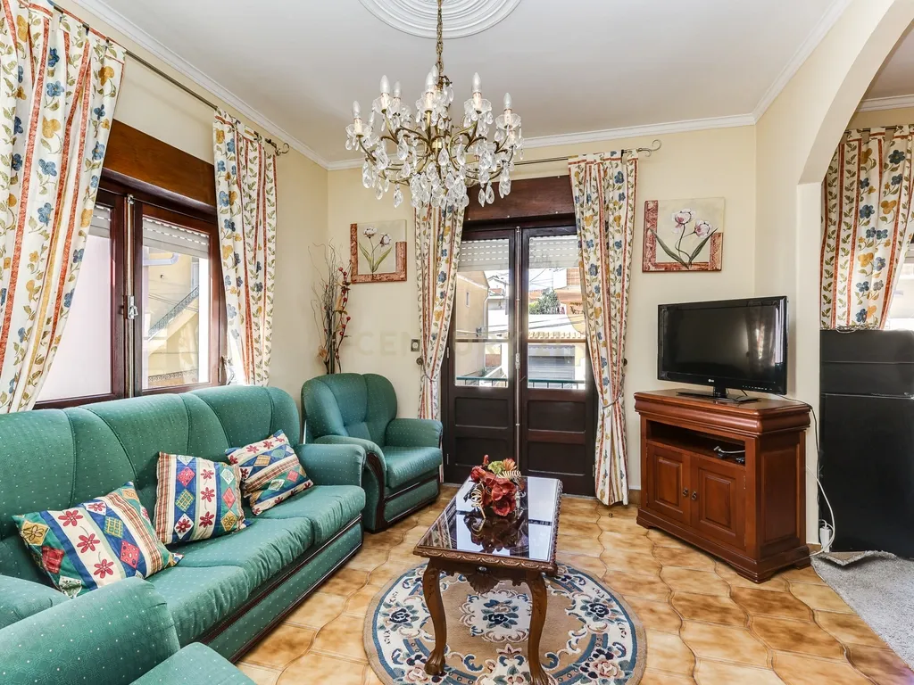 Moradia Bifamiliar – Bairro da Fraternidade, São João da Talha - Image 4
