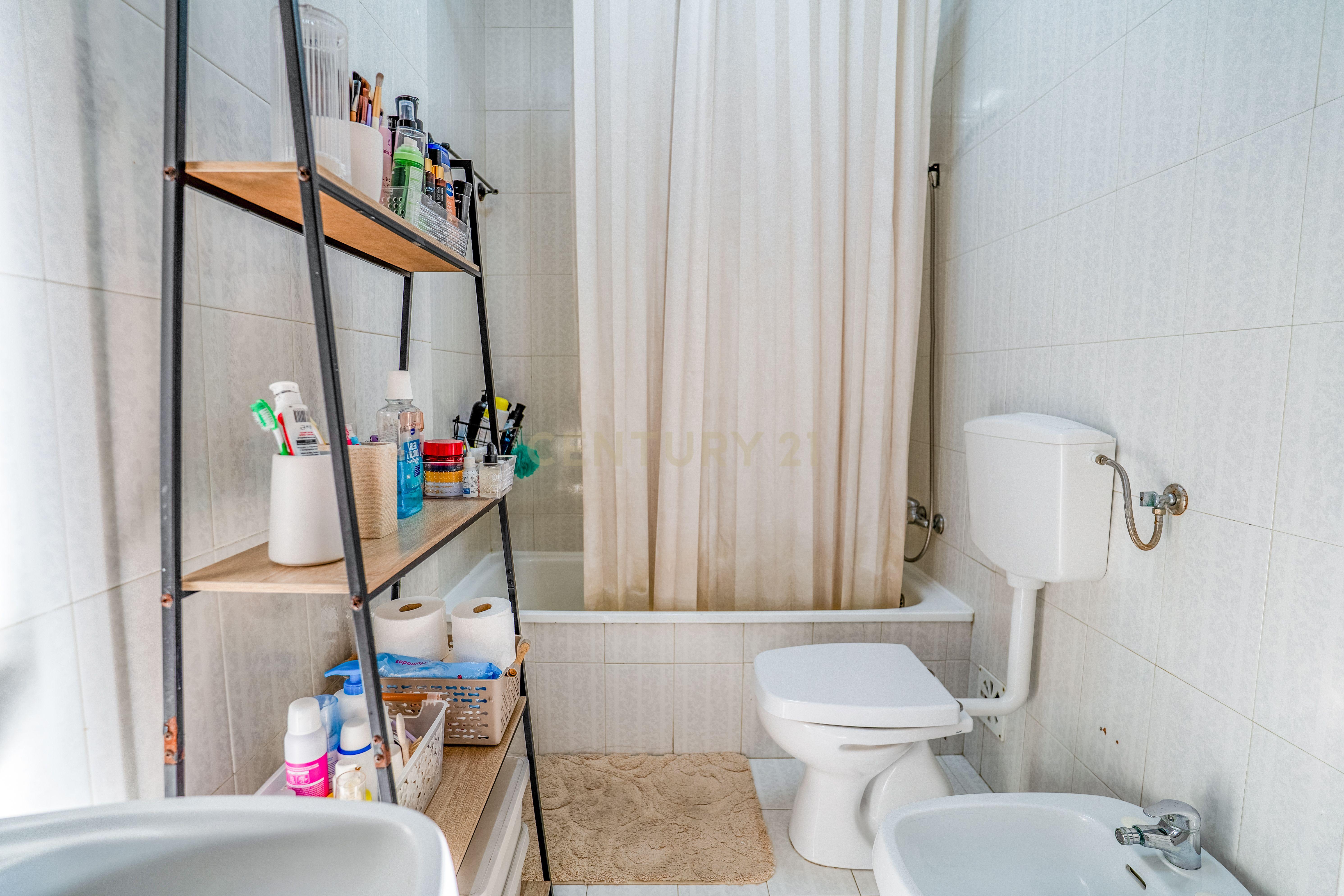 Fotografia 11 de Apartamento T2 em Caldas, junto ao Parque D. Carlos e Centro Comercial La Vie