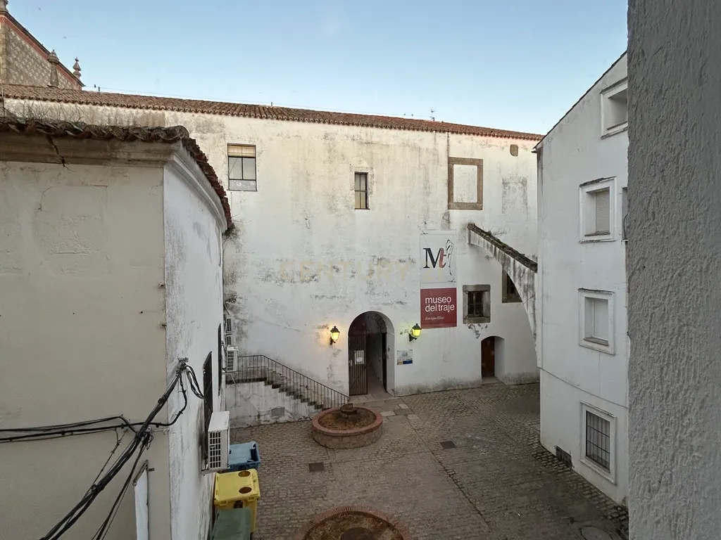 Edifício exclusivo com grande potencial numa das melhores zonas de Trujillo - Image 48