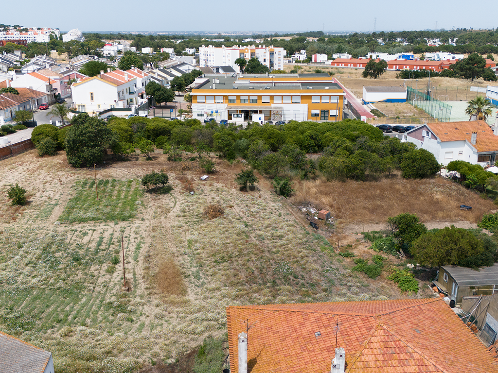 Terreno para construção de 4 moradias no centro da Quinta do Anjo - Image 9