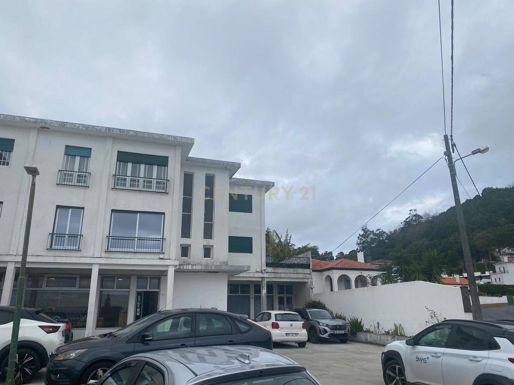 Invista no Futuro: Espaço Comercial na Ribeira Grande - Image 8