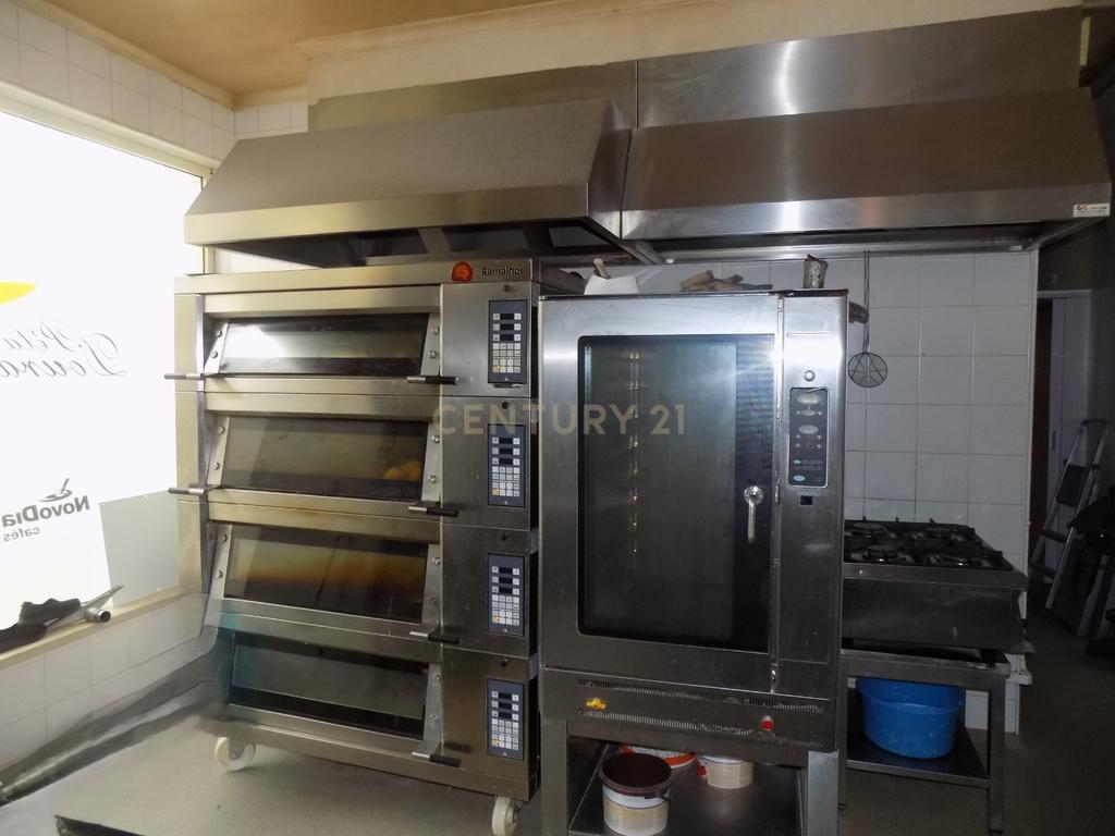 Pastelaria na zona histórica de Torres Vedras - Image 13