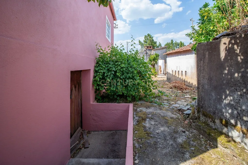 Moradia T3 Remodelada em Vila de Rei – Viva com Qualidade no Coração de Portugal! - Image 44