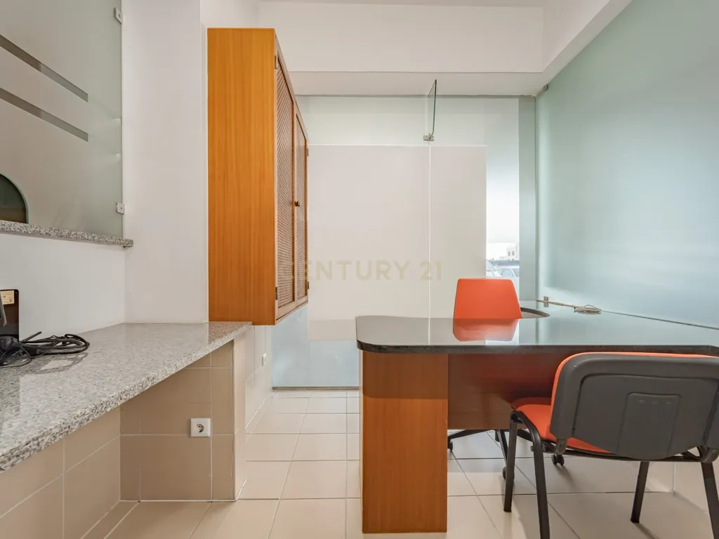 Loja - Escritório para Arrendamento em São Martinho, Funchal - Image 7