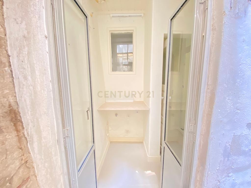 Apartamento T2 no centro de Lisboa - São Vicente, com um pequeno logradouro. - Image 23