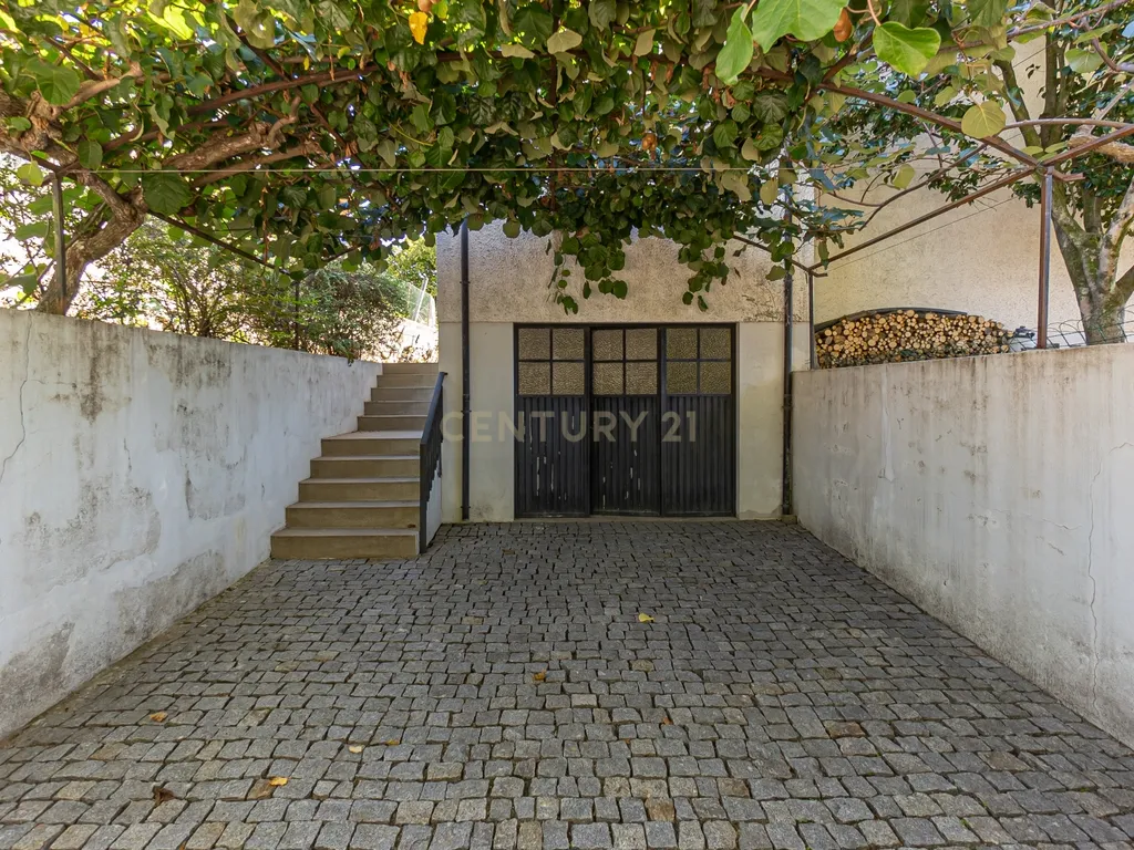 Moradia Térrea V3 na primeira linha dos Rios Douro e Tâmega com amplo jardim e garagem - Image 6