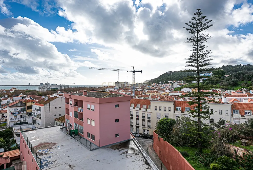 Oportunidade Única: T3 transformado em T2 com Vista Panorâmica e Contrato de Arrendamento Ativo - Image 23