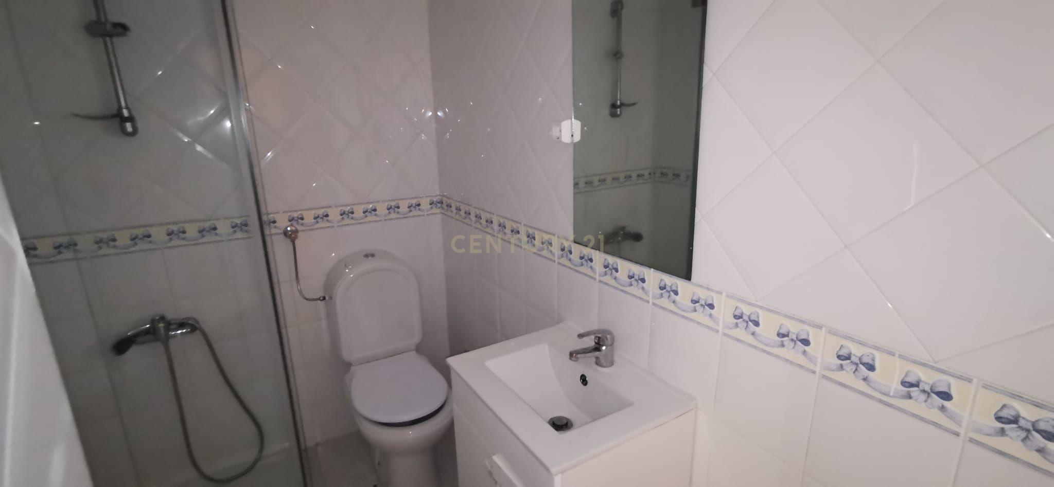 Fotografia 7 de T2 Remodelado | 100 m² | 2 Casas de Banho | Varanda | Agualva-Cacém