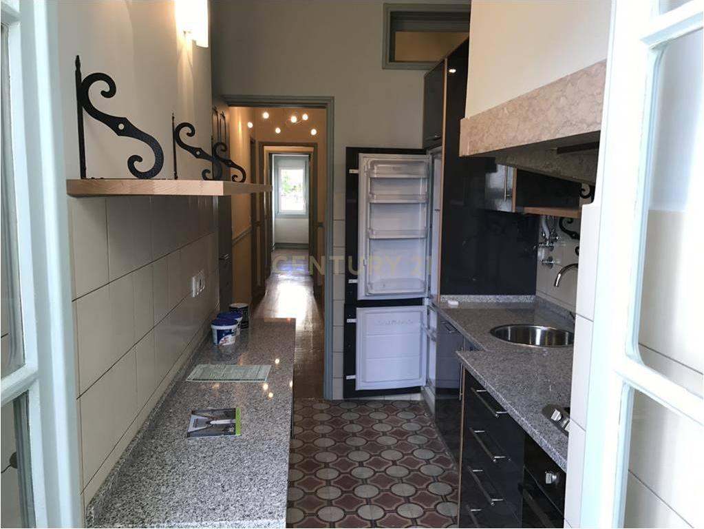 Apartamento T2+1 com Logradouro para Arrendar em Sete Rios - Image 4