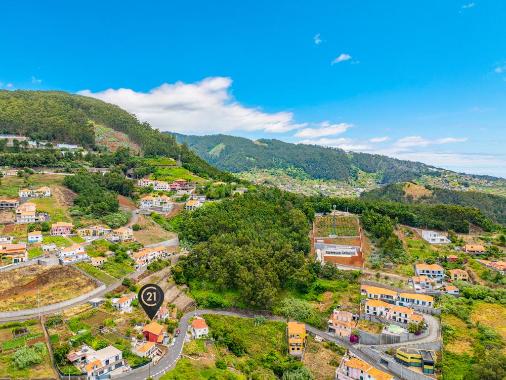 Terreno Urbano com Projeto Aprovado na Tranquila Ribeira Brava - Image 11