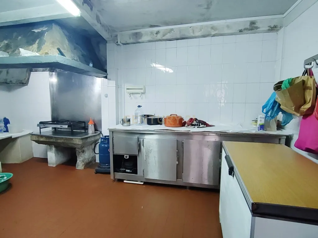 Moradia com Comércio em Amorim, Póvoa de Varzim - Uma Oportunidade Única! - Image 15