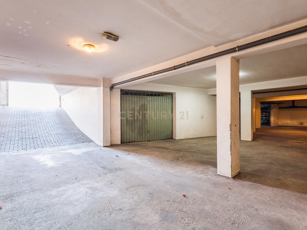 T2 com 110 m² | Espaço a Sério, Varanda e Garagem - Image 19