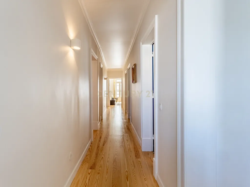 Apartamento T3 com charme lisboeta e vista sobre a cidade - Image 31