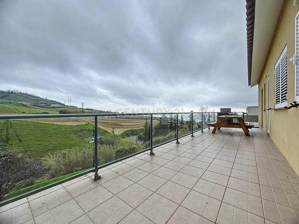 Casa Luxuosa com Vista Mar em Povoação, São Miguel - Image 1