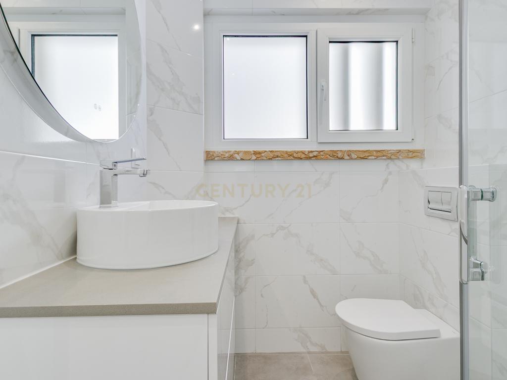 Apartamento T2 Remodelado em São Domingos de Benfica, Lisboa - Image 14