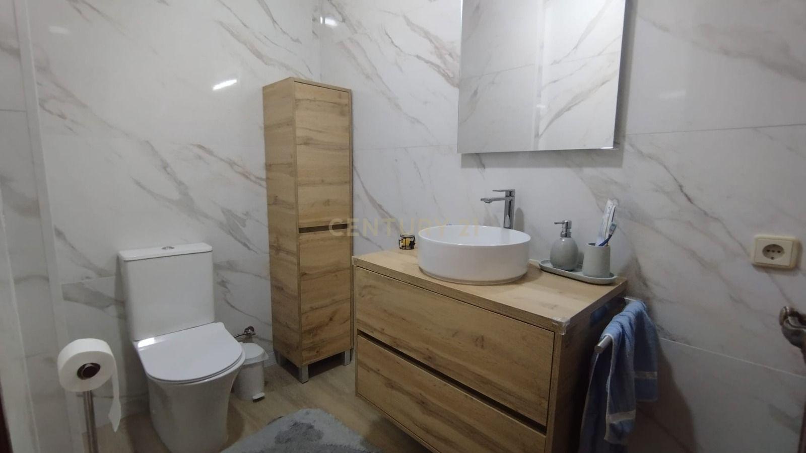 Fotografia 7 de Apartamento T3 em muito bom estado com box, Valbom