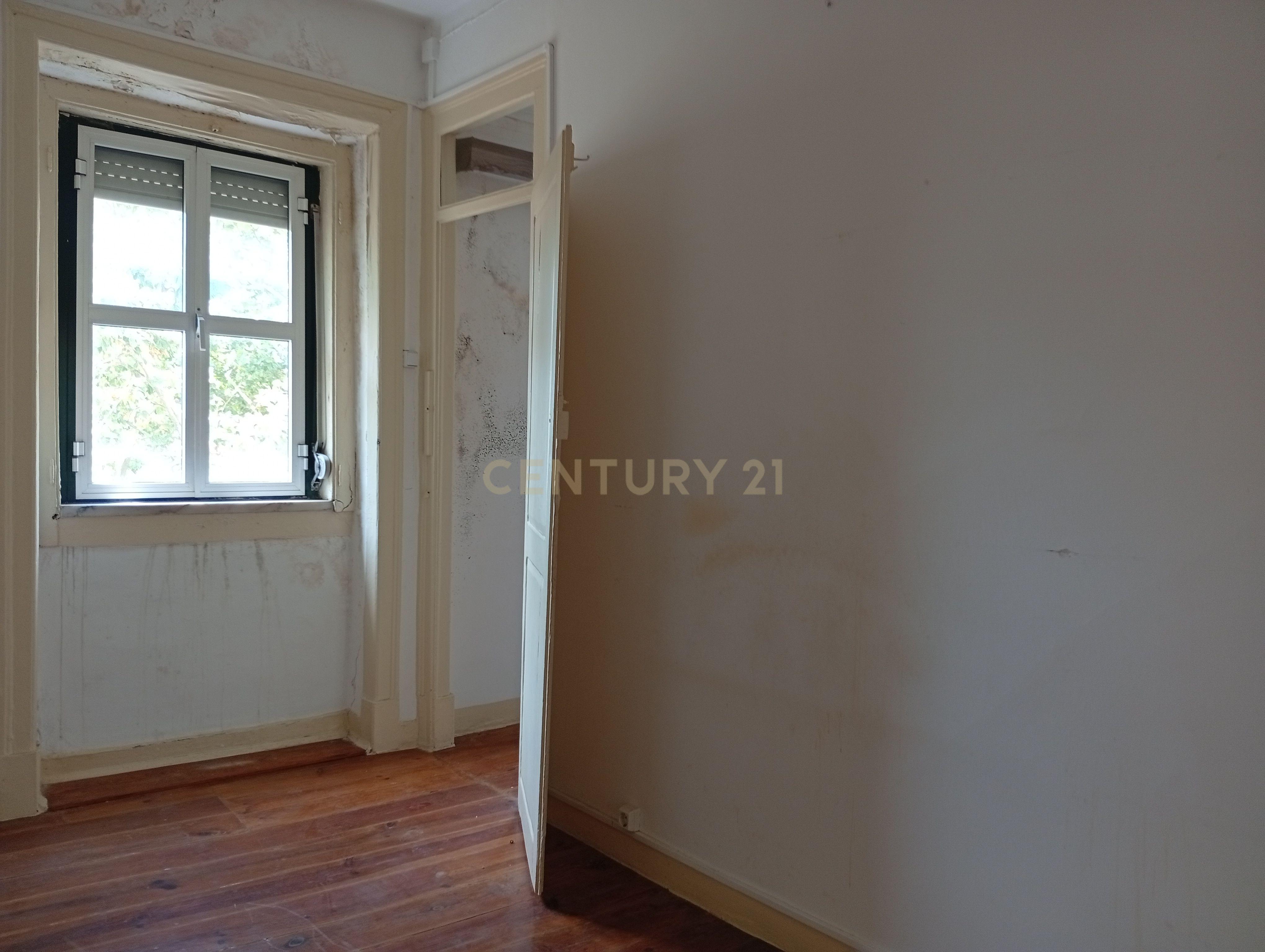 Fotografia 7 de Apartamento para remodelação total situado na zona oriental (a 10m a pé de Metro Santa Apolónia)