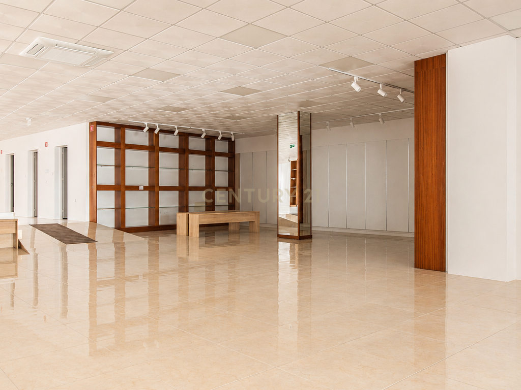 Espaço Comercial de Grande Dimensão no Centro Histórico de Beja - Image 2