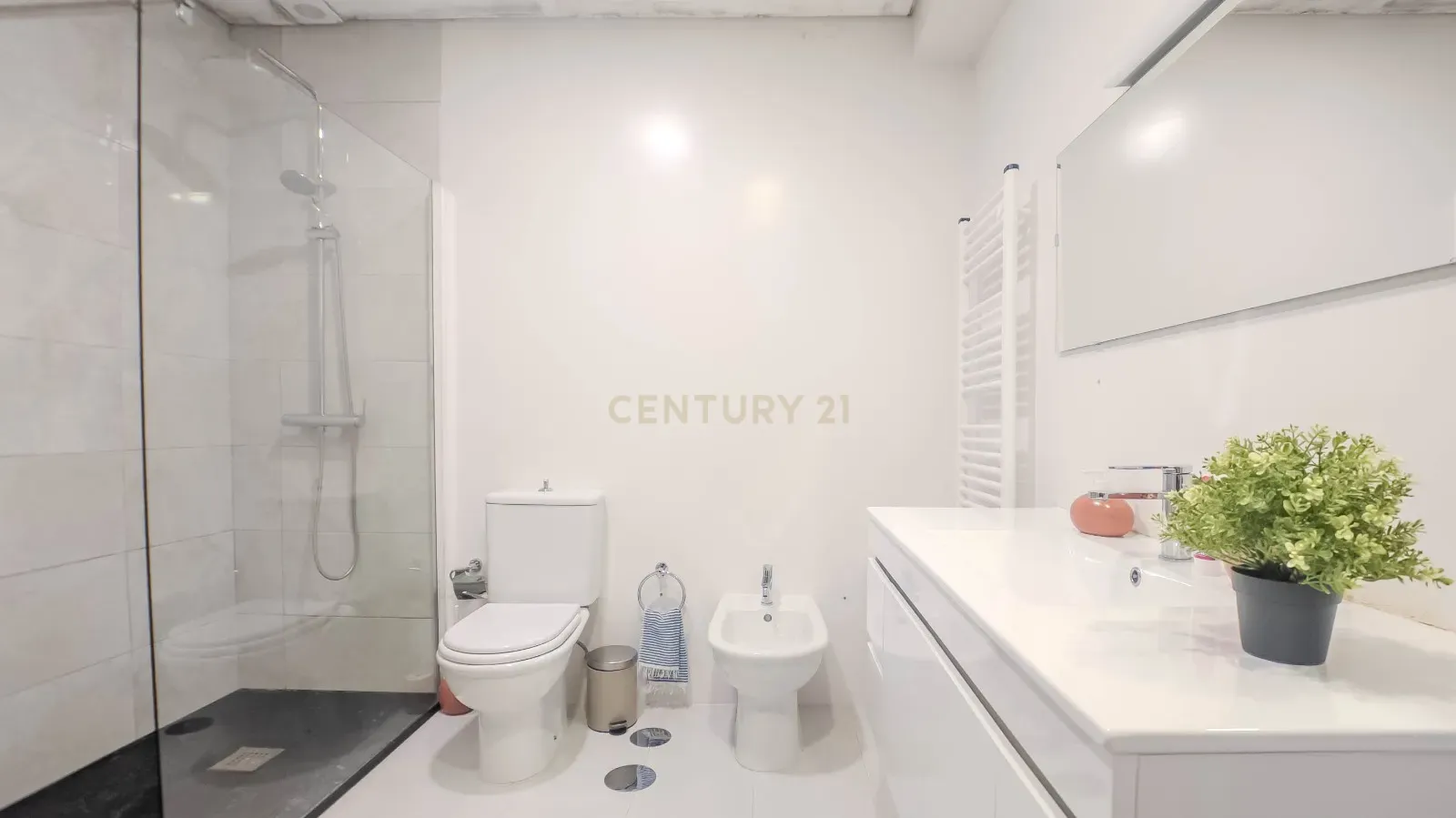 Apartamento T3 em Gondomar com luz natural e boa localização - Image 15