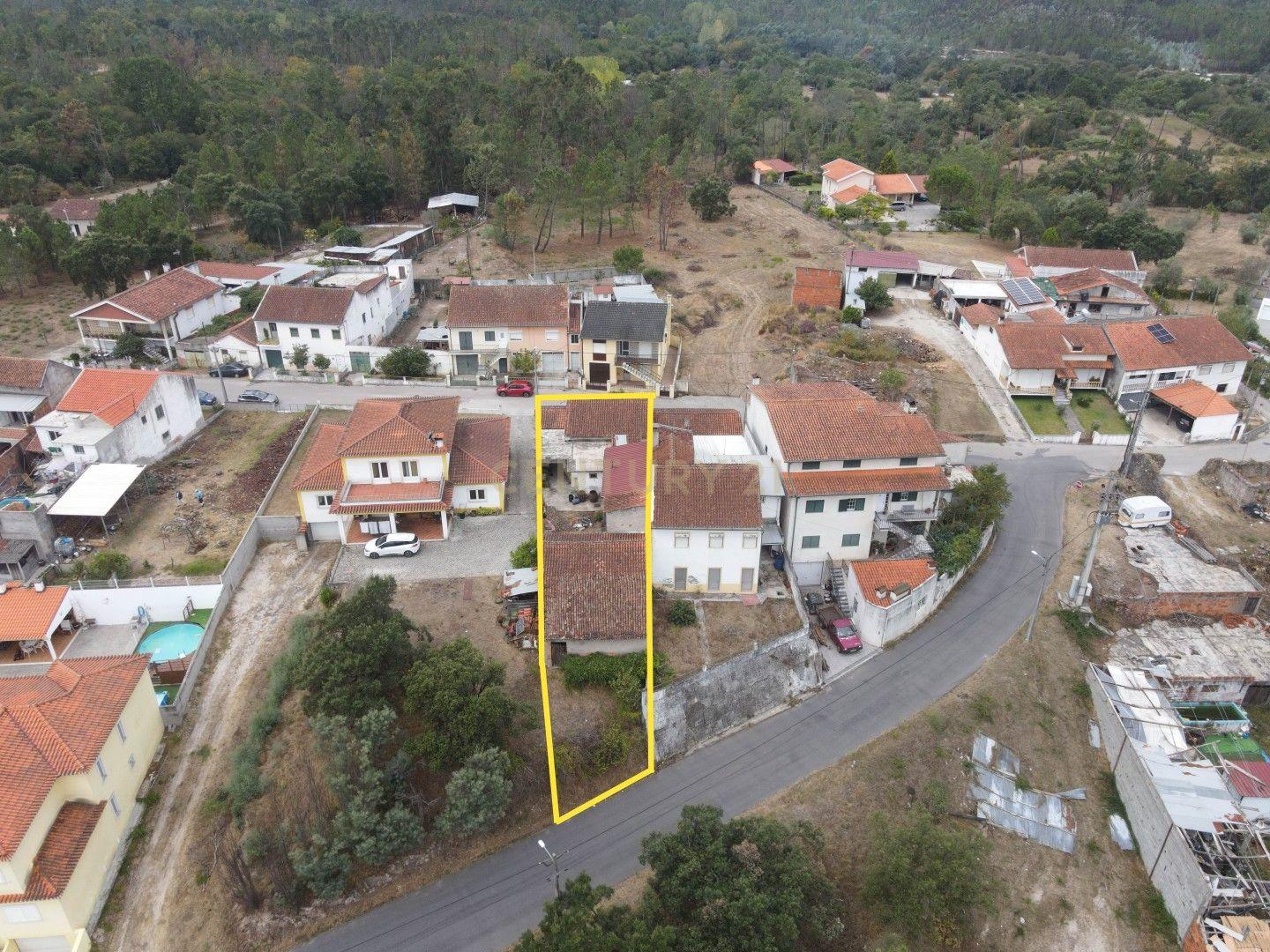 Fotografia 8 de Oportunidade em Lousã: Casa para Recuperar com 3 Quartos