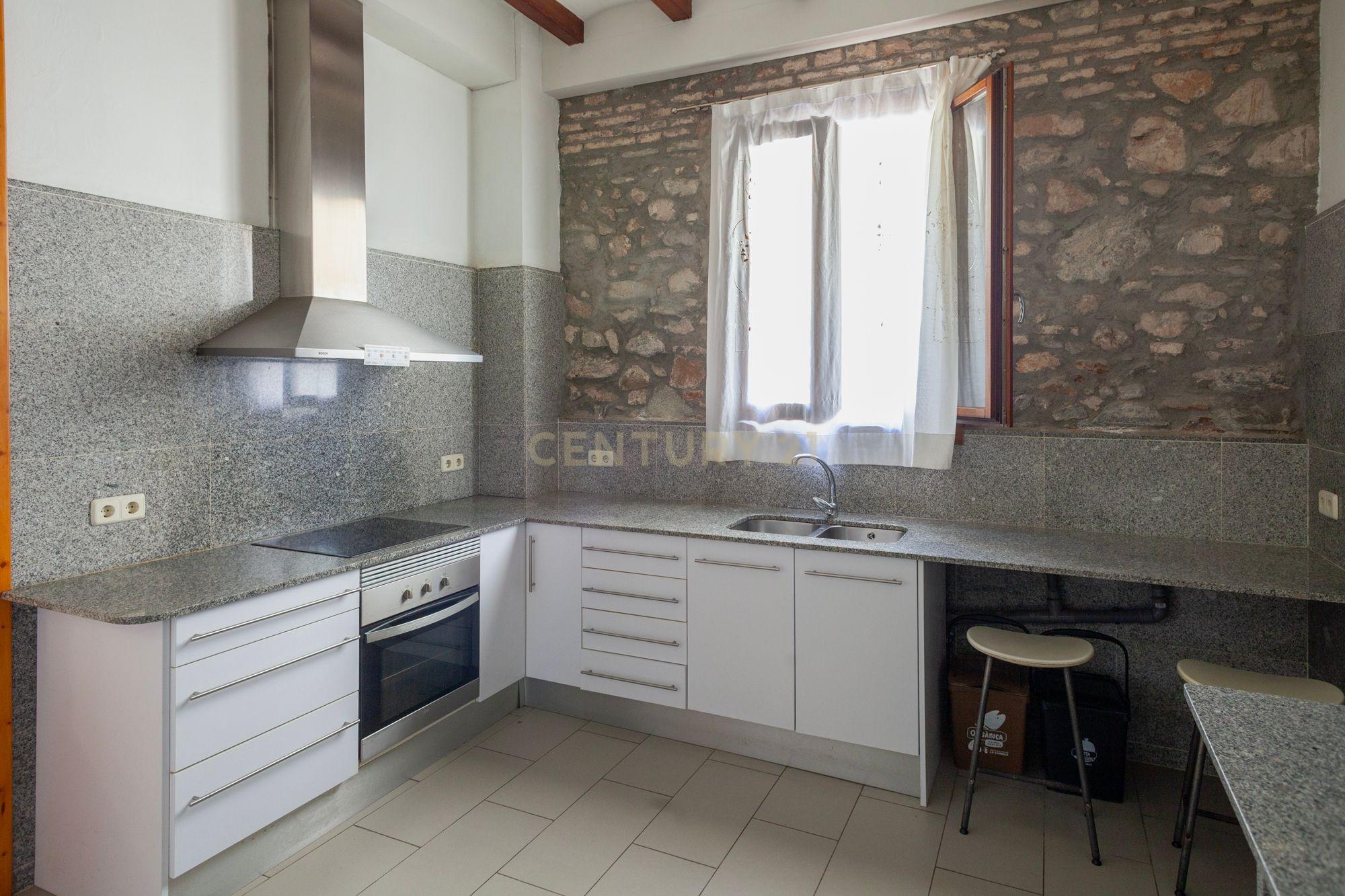 Encanto modernista no rés do chão com jardim – La Garriga - Image 17
